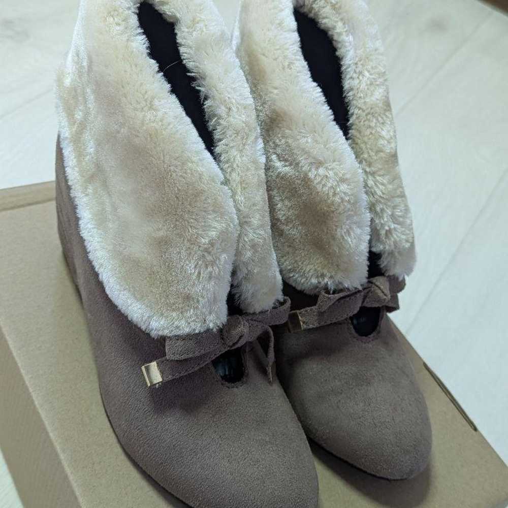 Brown sheepskin boots with wedge heels. - image 5