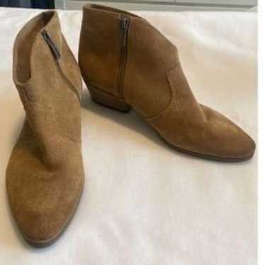 Vince Camuto Suede Tan Booties 10