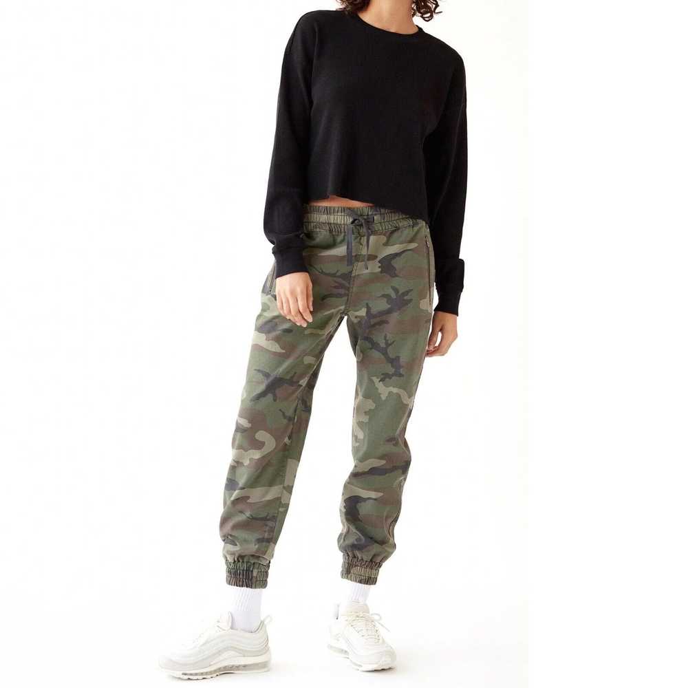 Aritzia TNA Alix High-Waist Camo Pants Womens Siz… - image 1