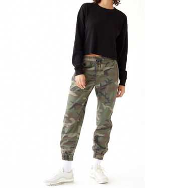 Aritzia TNA Alix High-Waist Camo Pants Womens Siz… - image 1