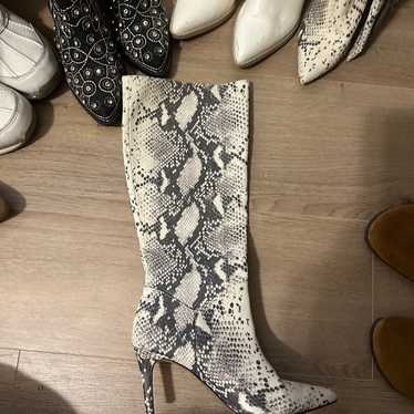 Snake skin Steve Madden boots