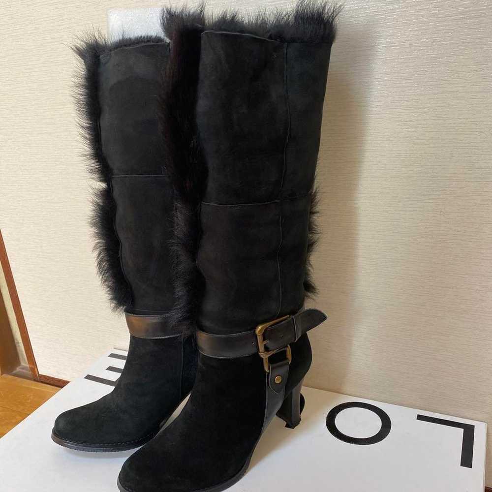 Black suede boots with fur. - image 2