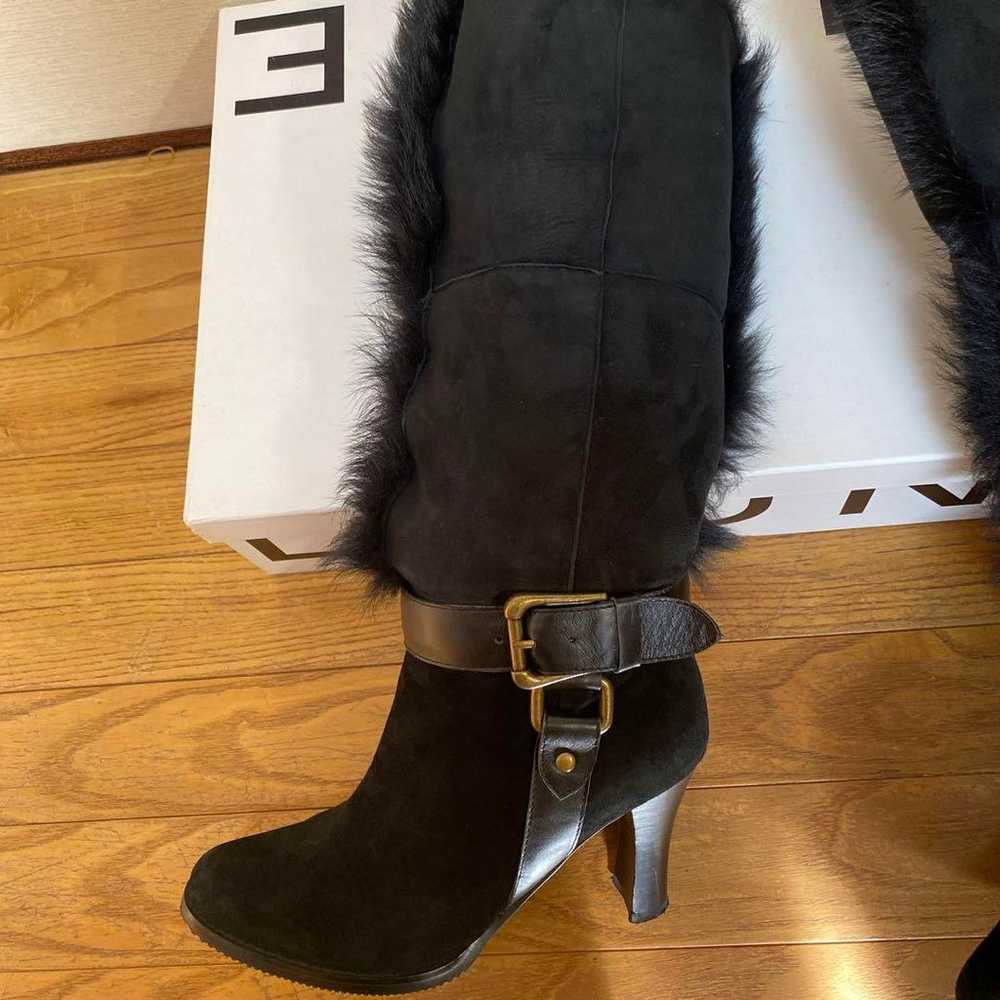 Black suede boots with fur. - image 5