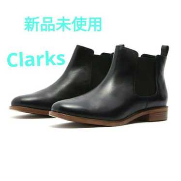 Brand new, unused Clarks side gore boots.