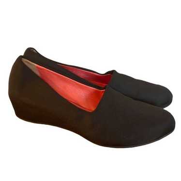 Aquatalia black wedge stretch loafer flats size 7.