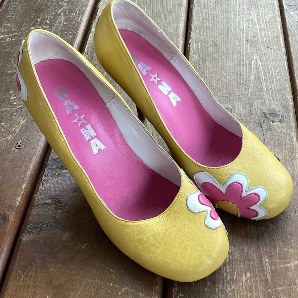 Y2K 2000s NA NA Yellow Pink Floral Round Toe Pump… - image 2