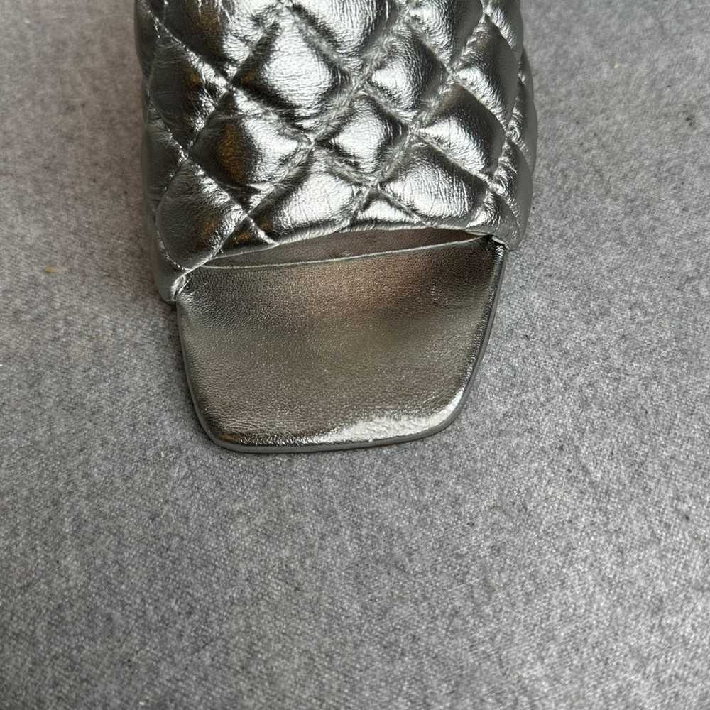 Vince Camuto Reselm Quilted Leather Silver Metall… - image 5