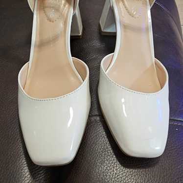 Bandolino Ivory White Low Heels size 6 1/2 - image 1