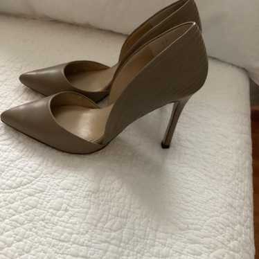 BCBGeneration high hills pumps size 6.5