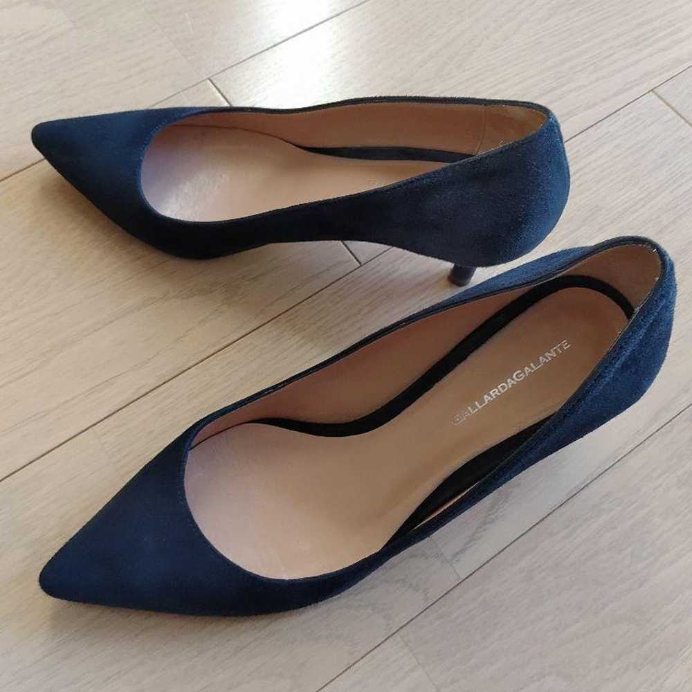 GALLARDAGALANTE Elegant Standard Pumps Navy in Ex… - image 2