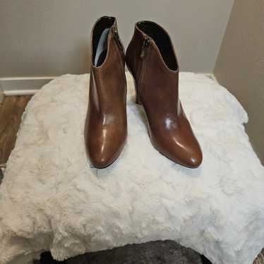 NWOT Adrienne Vittadini Women's Brown Leather Boo… - image 1