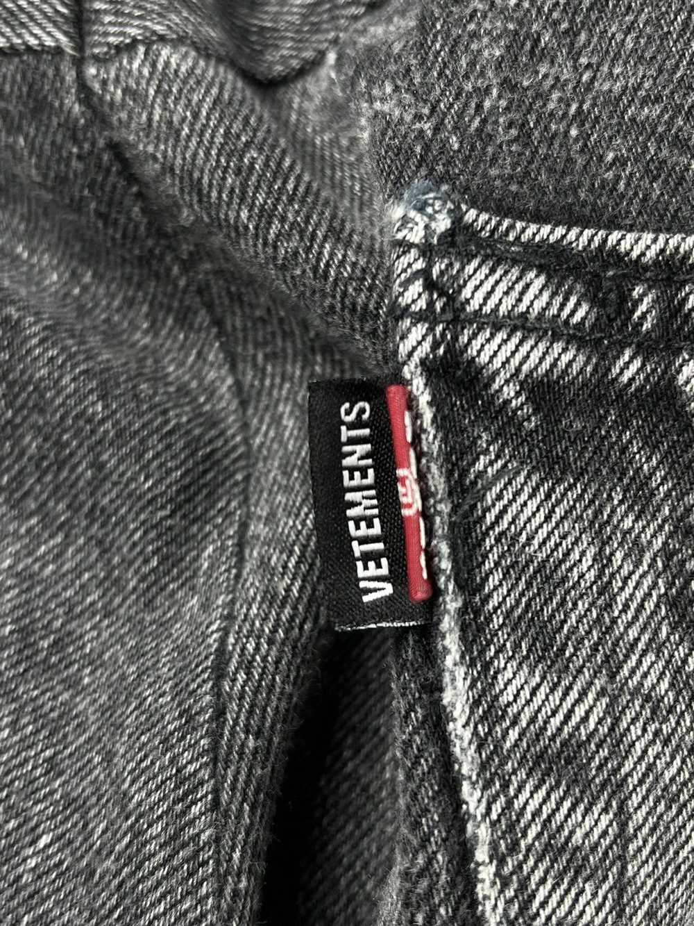 Levi's × Vetements SS17 Vetements Reworked Distre… - image 6