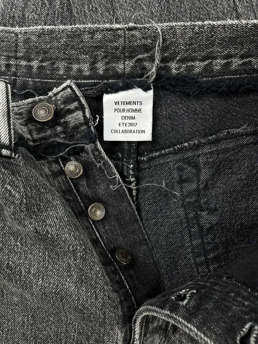 Levi's × Vetements SS17 Vetements Reworked Distre… - image 9