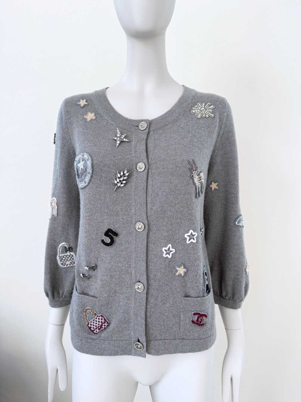 Product Details Chanel Grey Lucy Charms Embellish… - image 9