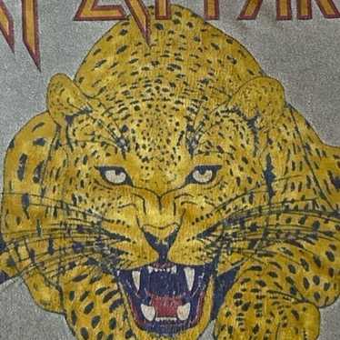 T-shirt def leppard leopard print