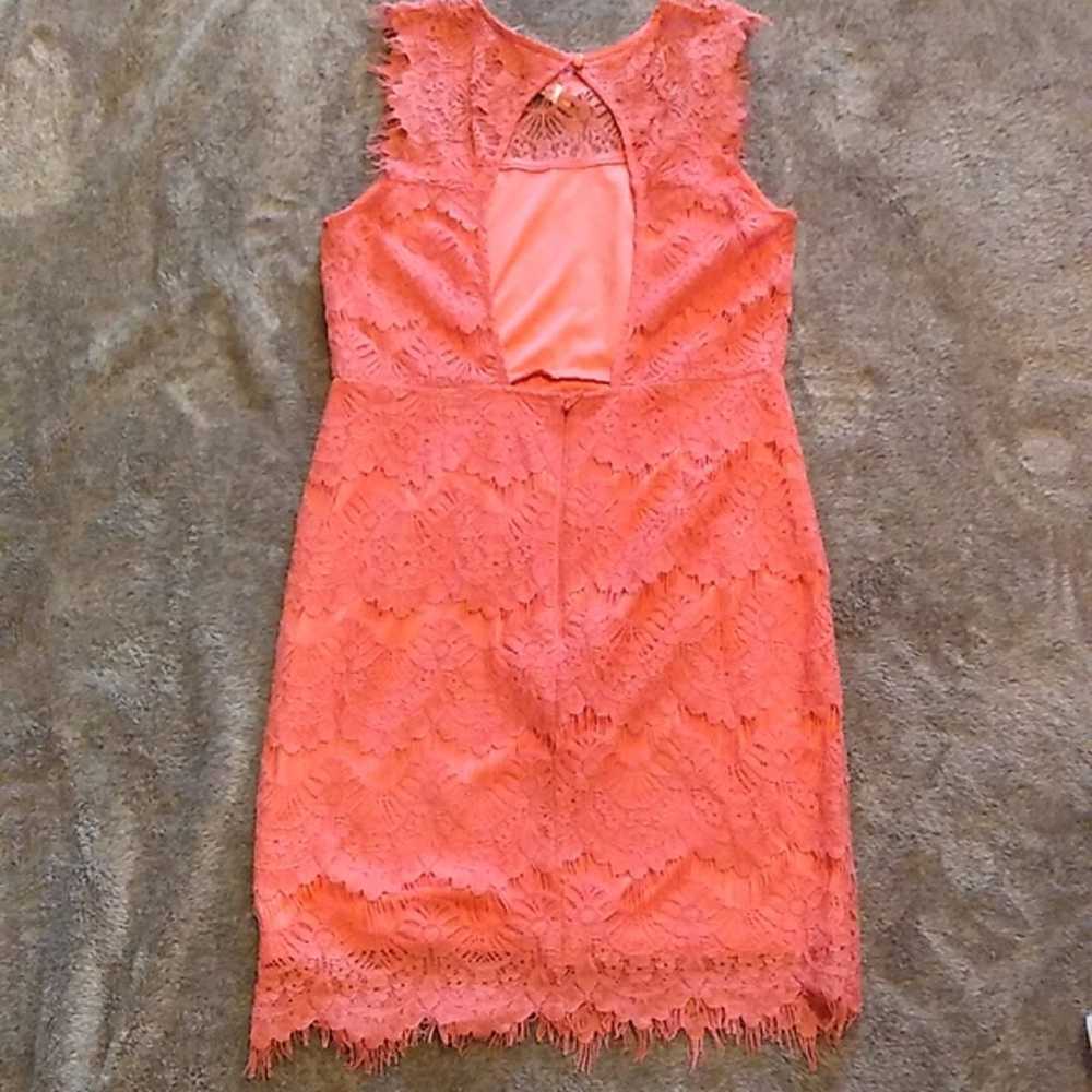 Main Strip coral lace dress open back - image 2