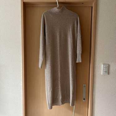 Knit long dress with long sleeves