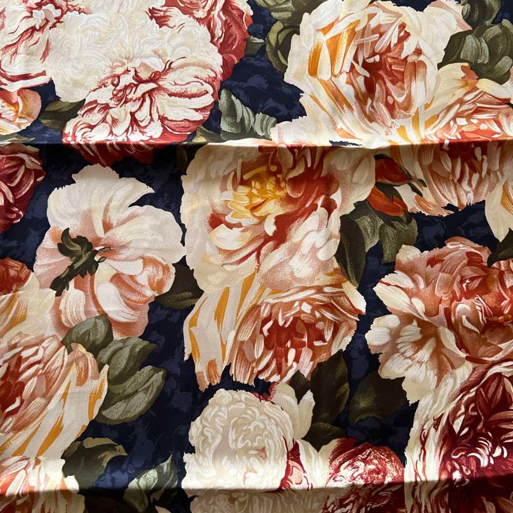 GUCCI Flower Pattern Silk Scarf 100 - Navy/Cream/… - image 5