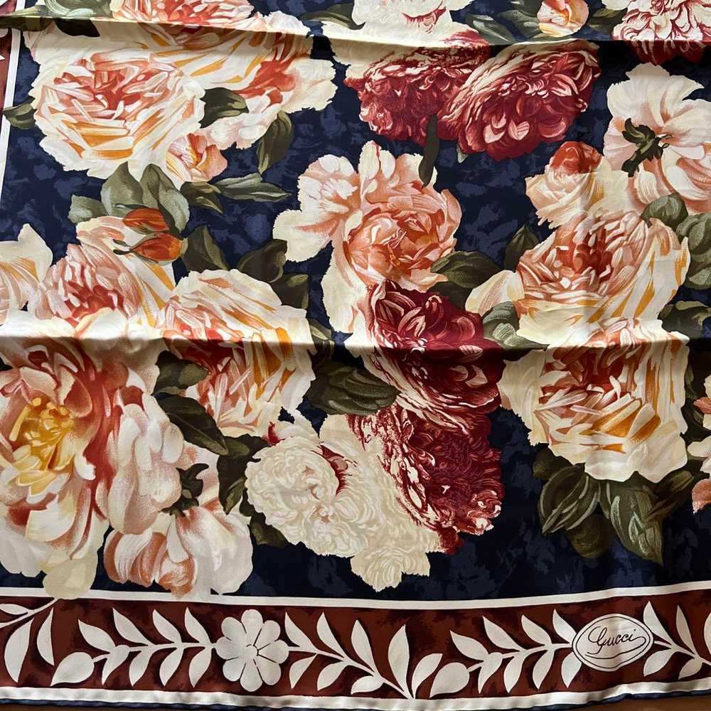 GUCCI Flower Pattern Silk Scarf 100 - Navy/Cream/… - image 6