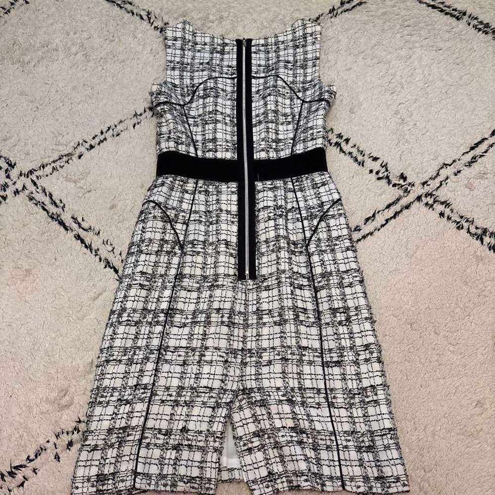 Checkered sleeveless dress - image 3