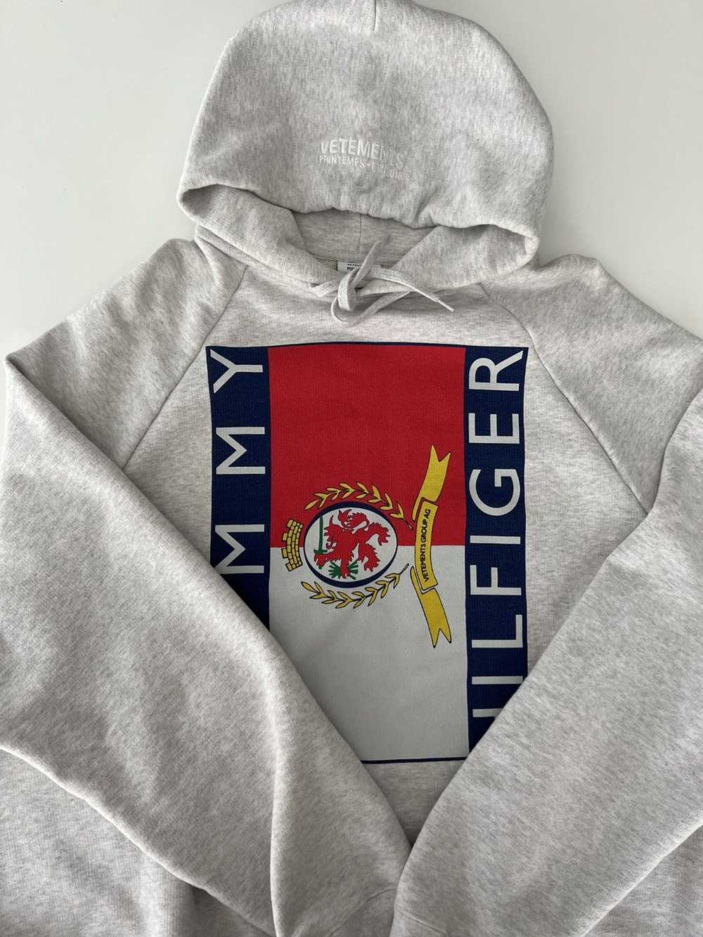 Tommy Hilfiger × Vetements Vetements x Tommy Hilf… - image 5