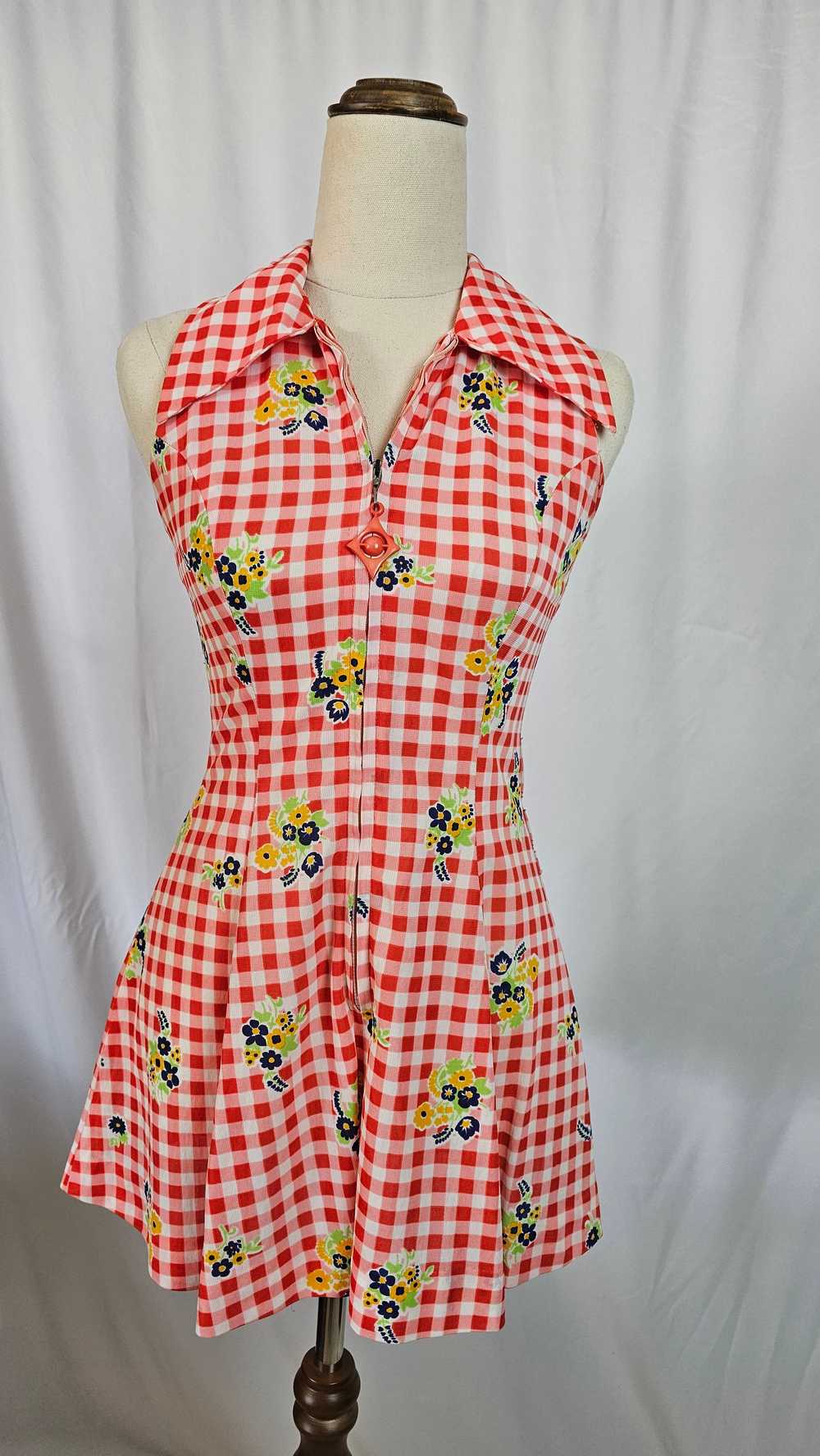 "Vintage 1970s Bindi of Melbourne Red Gingham Flo… - image 2