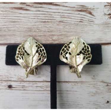 Vintage Clip On Earrings Elegant & Unusual Leaf D… - image 1