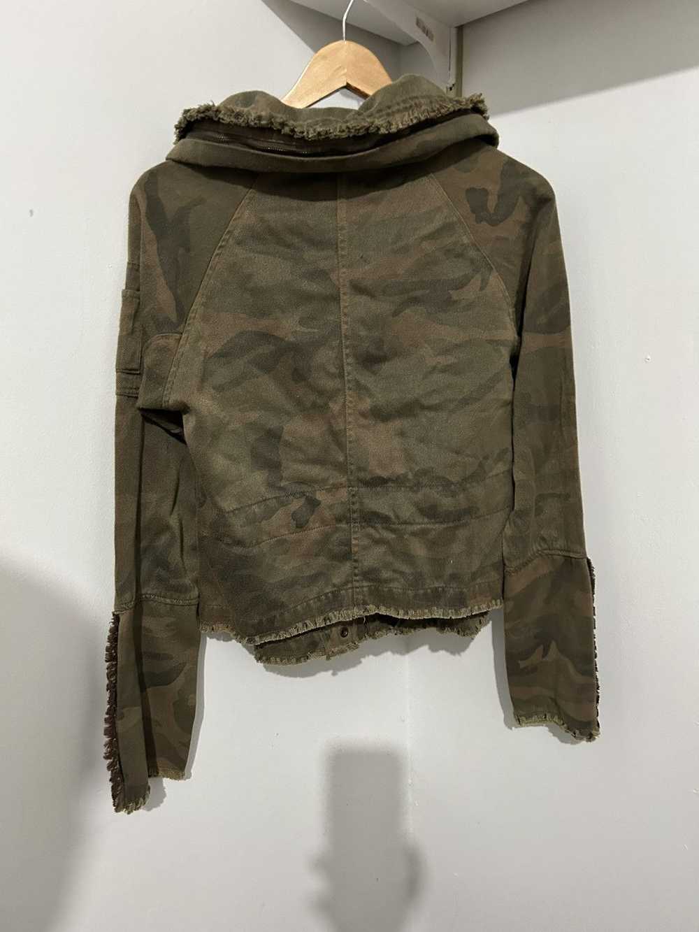 Japanese Brand A/W 2004 Snarl Extra Camo Print Di… - image 2