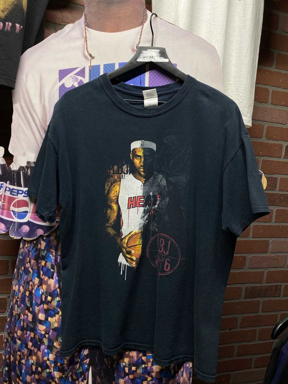 Vintage 00’ Vintage Lebron James Miami Heat Tee s… - image 1