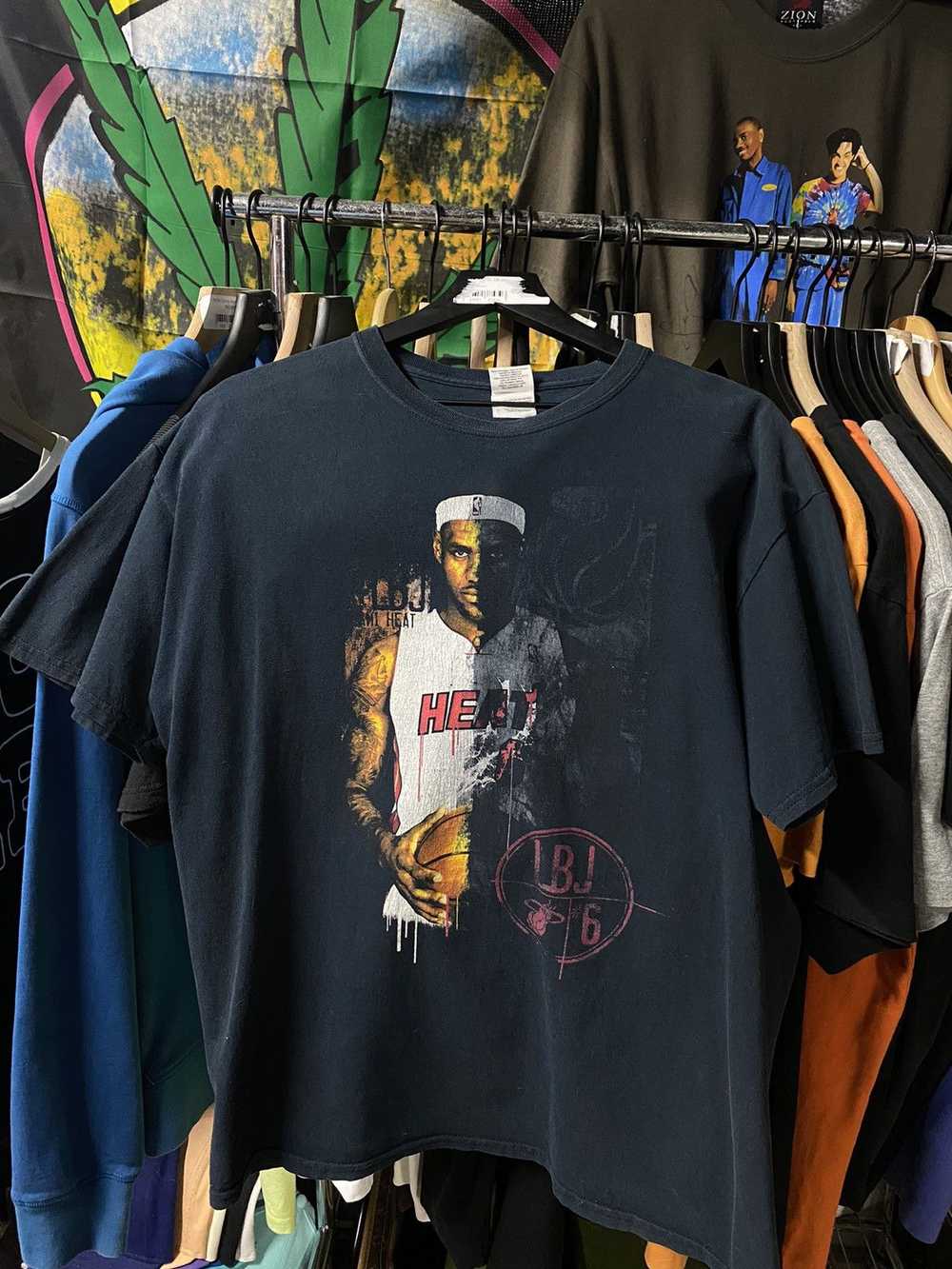 Vintage 00’ Vintage Lebron James Miami Heat Tee s… - image 2