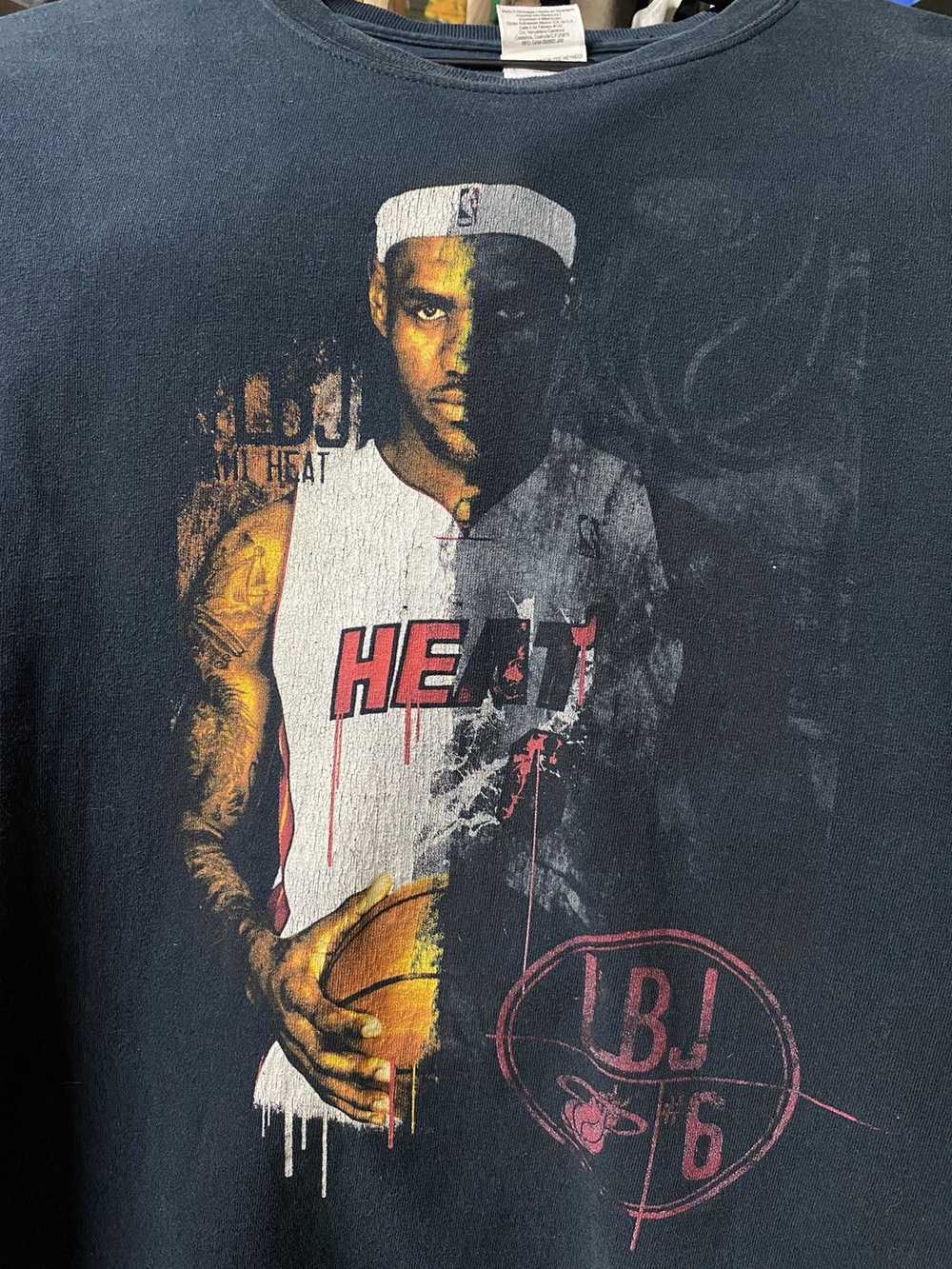 Vintage 00’ Vintage Lebron James Miami Heat Tee s… - image 3