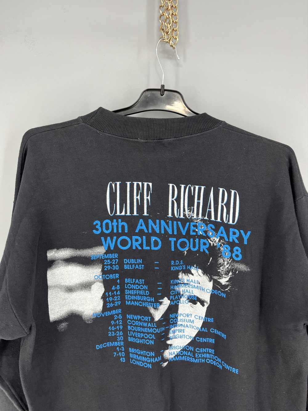 Band Tees × Streetwear × Vintage 1988 Cliff Richa… - image 10