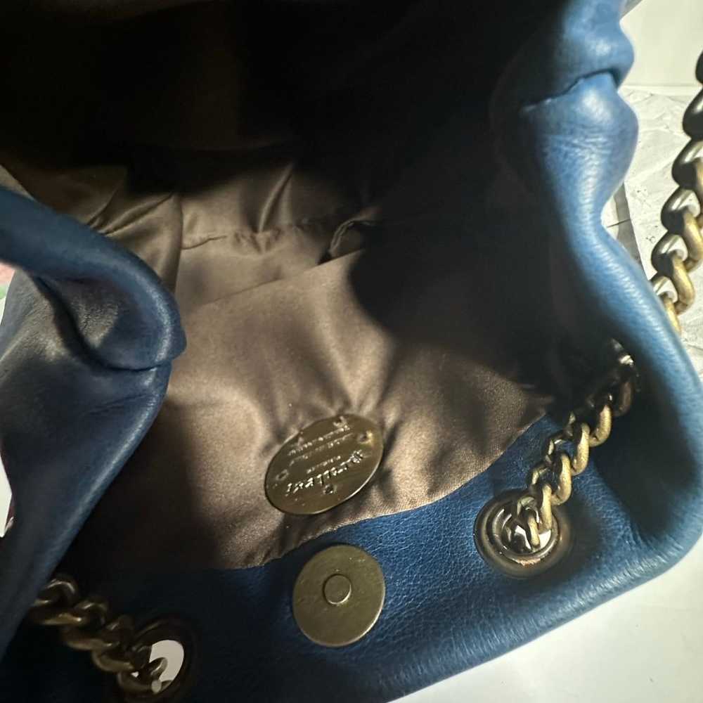 Pratesi Pienza chain Leather Bucket Bag in blue - image 4