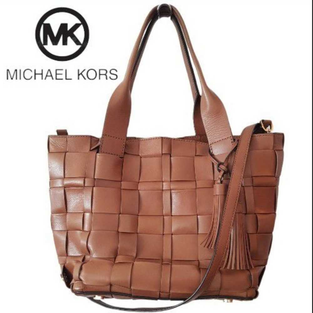 Michael Kors Vivian MD
Leather Woven Tote Walnut - image 1