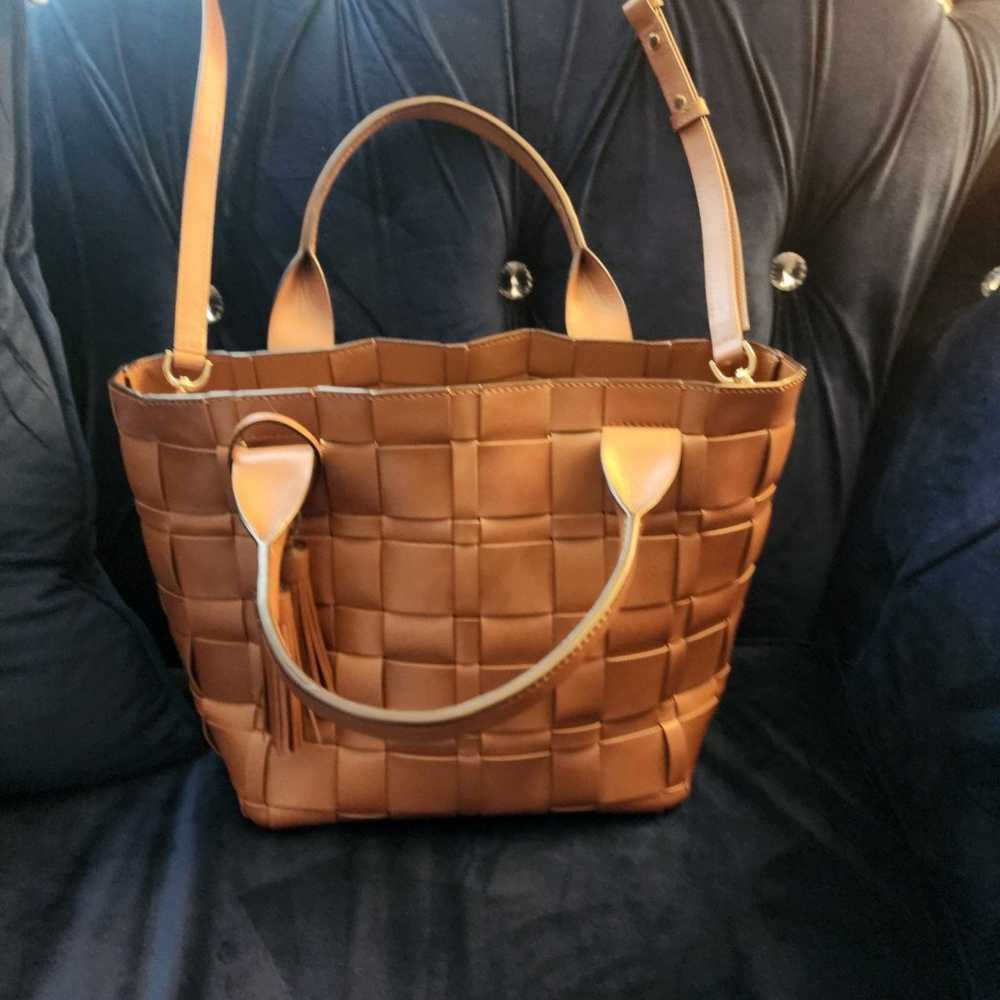 Michael Kors Vivian MD
Leather Woven Tote Walnut - image 4