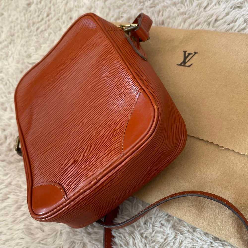 Louis Vuitton Epi Shoulder Bag - image 8