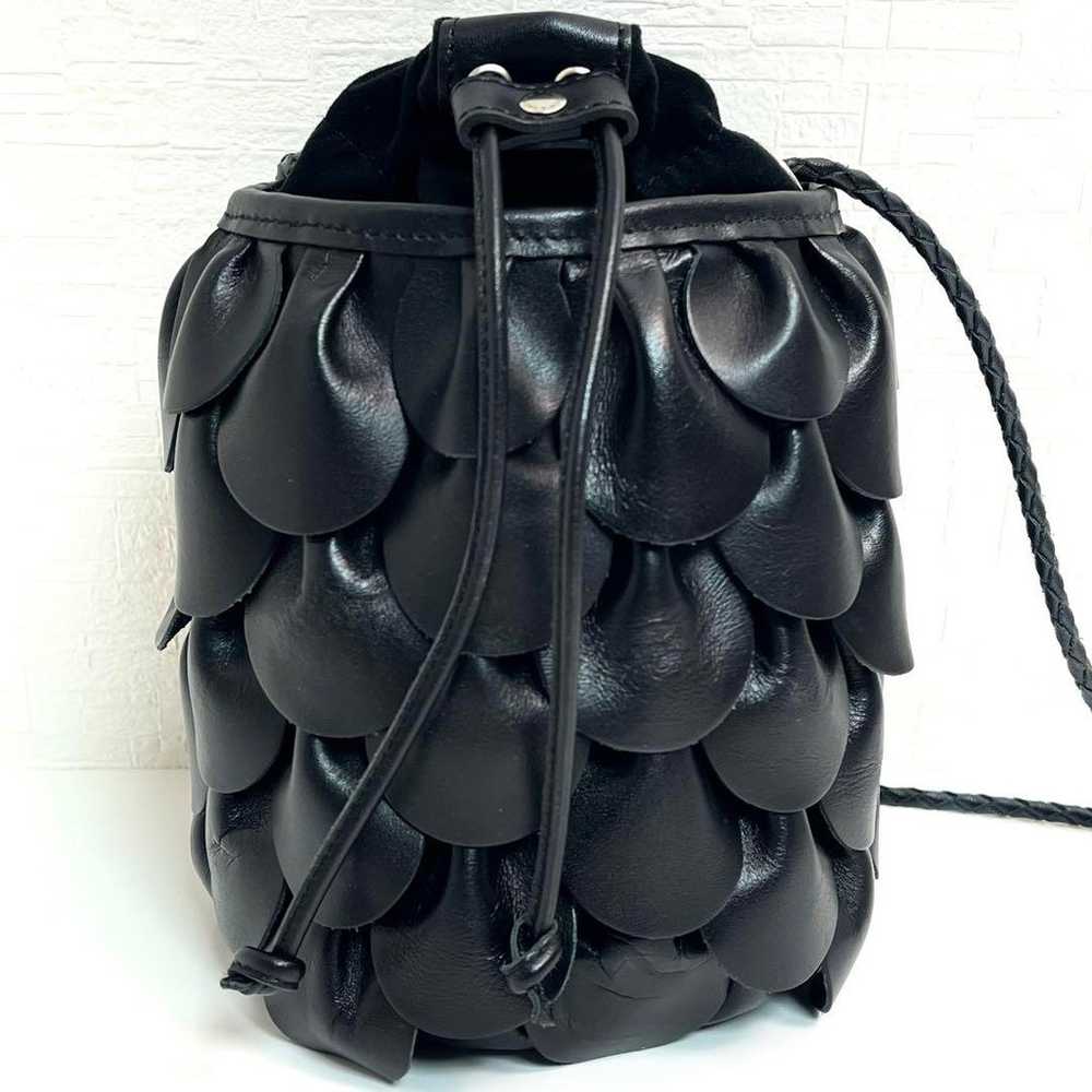 A VACATION PINE CORN Leather Shoulder Bag Black - image 3