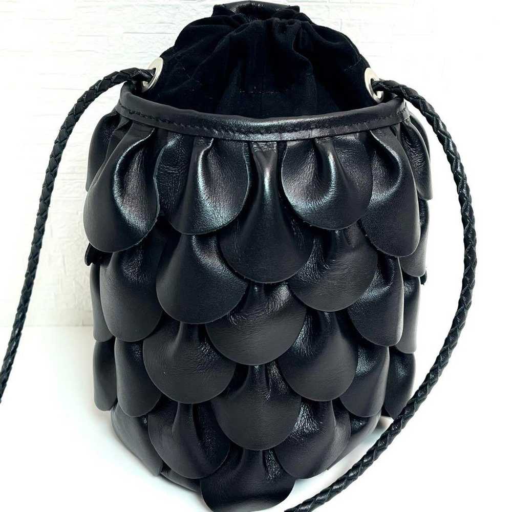 A VACATION PINE CORN Leather Shoulder Bag Black - image 4