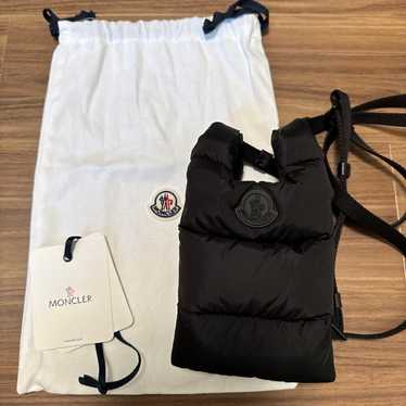 Moncler shoulder bag, like new.