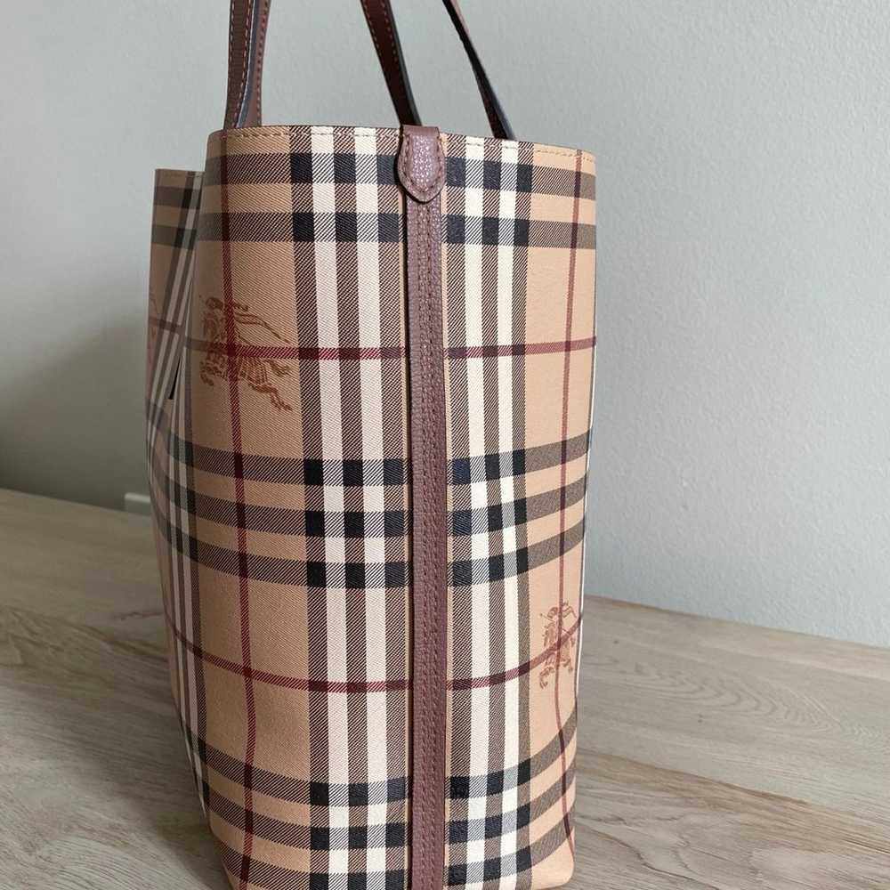 Burberry Medium Reversible Leather Tote (Like NEW) - image 10