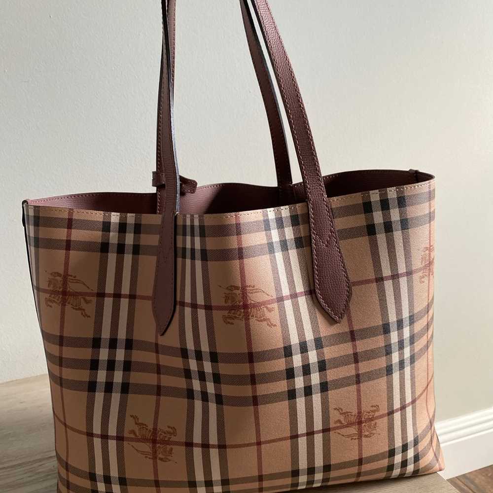 Burberry Medium Reversible Leather Tote (Like NEW) - image 3