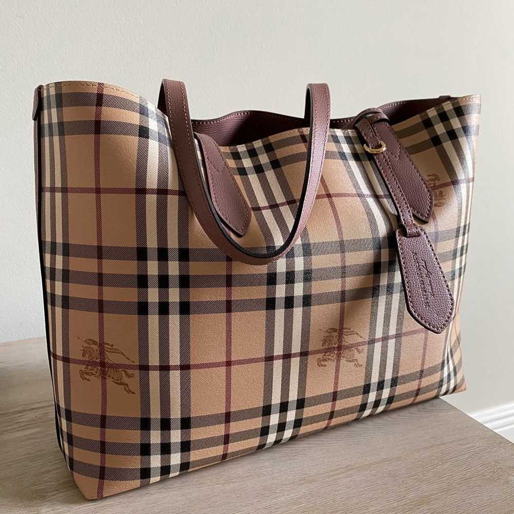 Burberry Medium Reversible Leather Tote (Like NEW) - image 4