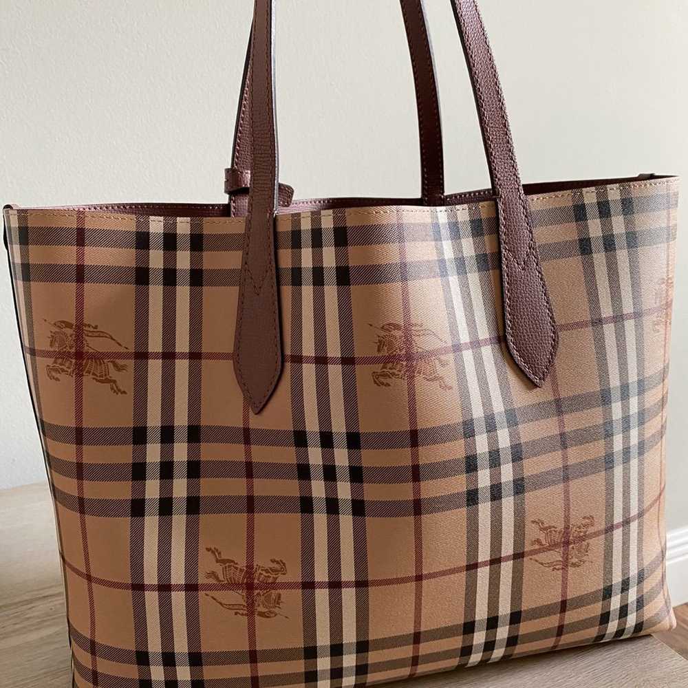 Burberry Medium Reversible Leather Tote (Like NEW) - image 5