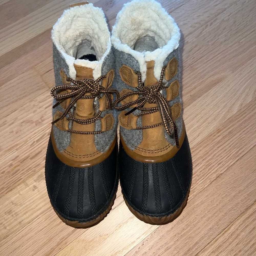 Sorel Out n About women size 9.5 - image 1