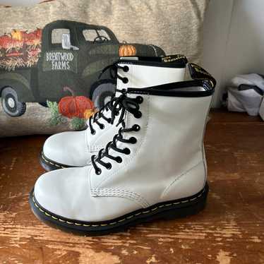 Dr Martens boots white