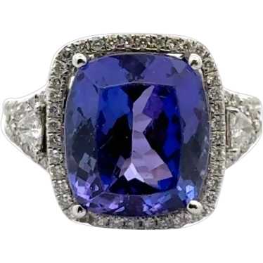 Tanzanite Diamond 18 Karat White Gold Modern Cockt