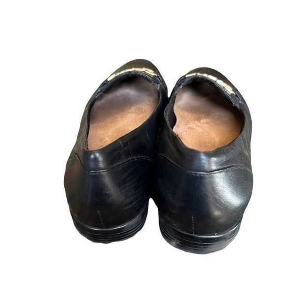 Trotters black leather women’s loafers with brass… - image 4