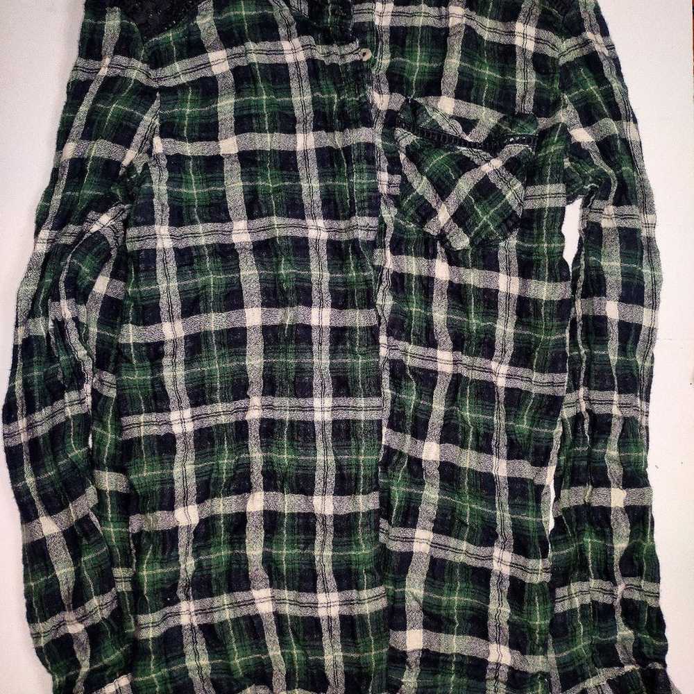 Lot of 3 Plaid Button Down Women Shirts Hollister… - image 10