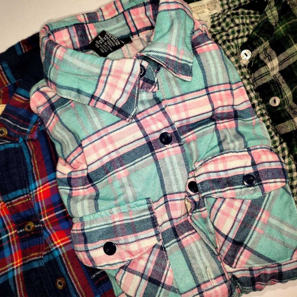 Lot of 3 Plaid Button Down Women Shirts Hollister… - image 2