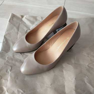 Almost new united nude beige pumps